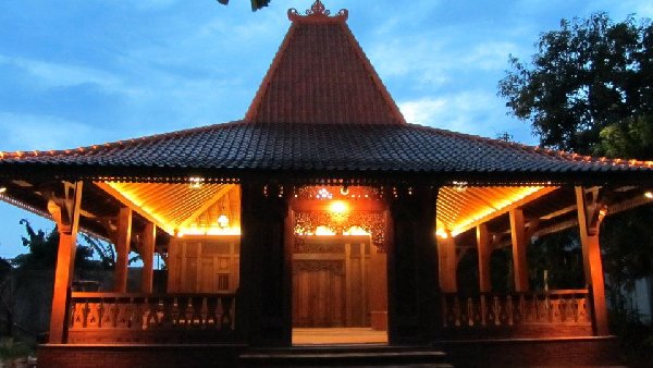 Pengrajin dan Pembuat Rumah Joglo Murah Yogyakarta